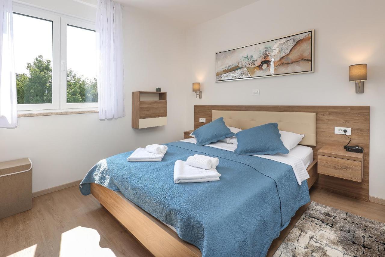 Villa Kaoru Brand New Villa With A Heated Swimming Pool 马林斯卡 外观 照片